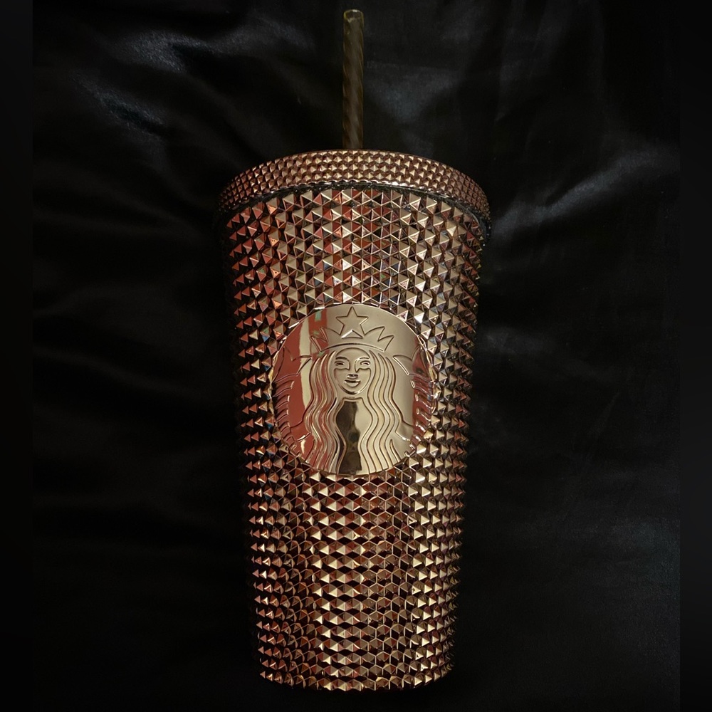 Grande size holiday Starbucks cup 2022 in gold. Brand new !